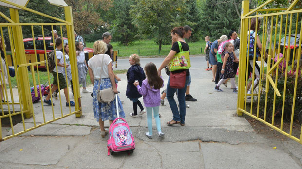 Нови Сад: У клупама више првачића